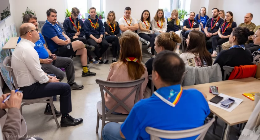 Marszałek Kosicki spotkał się z harcerzami, którzy realizowali projekt „podlaskie podwórka”