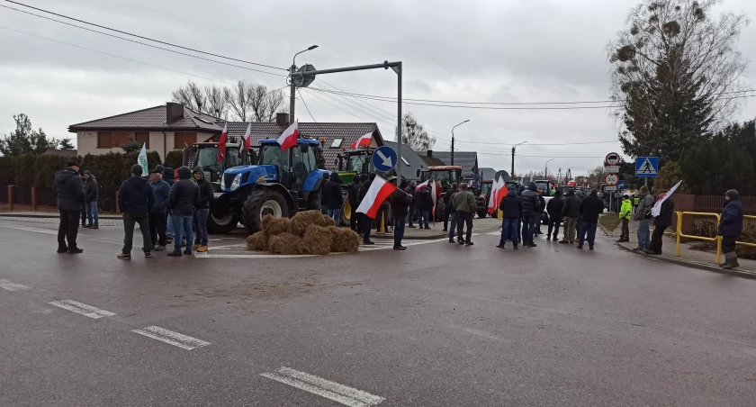Rolnicy nie ustępują i nie mają zamiaru ustąpić. Postulaty są jasne – relacja wideo