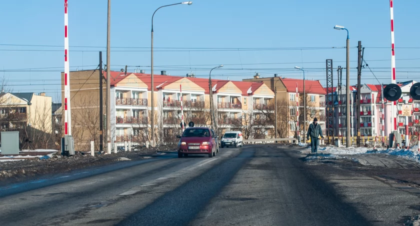 Starosielce od miasta dzielą tory. Czy można poprawić skomunikowanie tego osiedla?
