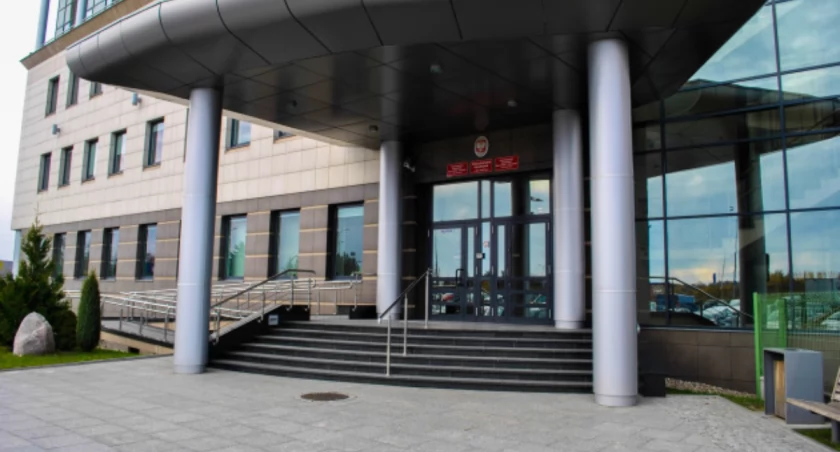 Prokuratura stawia zarzuty nauczycielowi z V LO z Białegostoku. Są co najmniej 4 poszkodowane