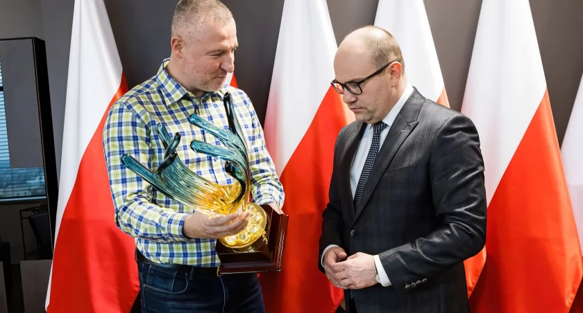 Przedstawiciel Młodych Żubrów Białystok podziękował marszałkowi województwa za wsparcie