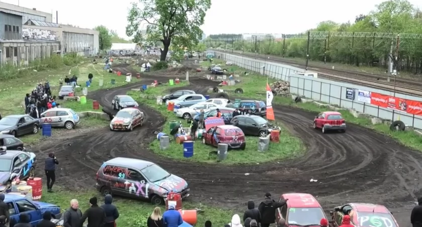 Ponad 30 załóg wzięło udział w wyjątkowej imprezie motoryzacyjnej Wrackrace
