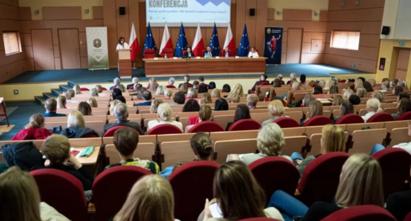 Przemoc wobec dzieci. O tym jak je chronić rozmawiano w Białymstoku