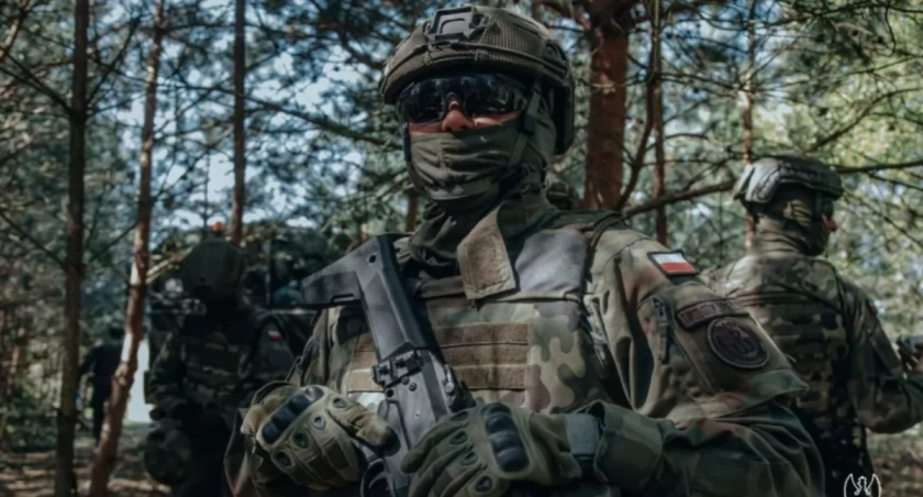 Wakacje możesz spędzić w wojskowym mundurze