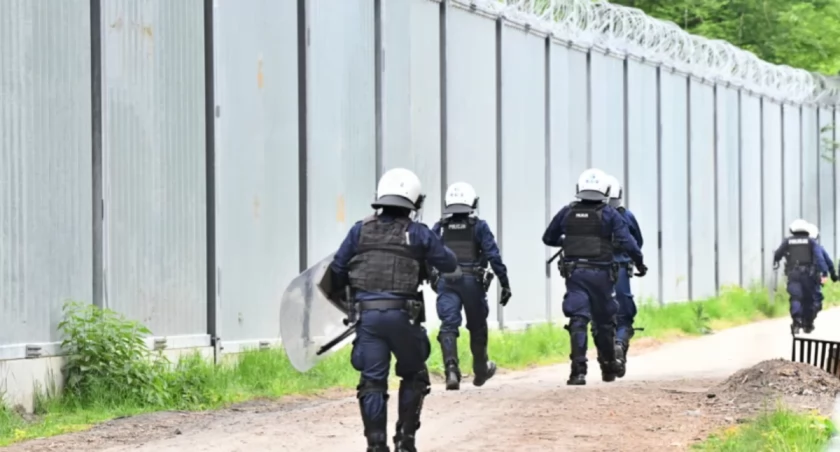 Polskiej granicy państwowej cały czas pilnują także policjanci