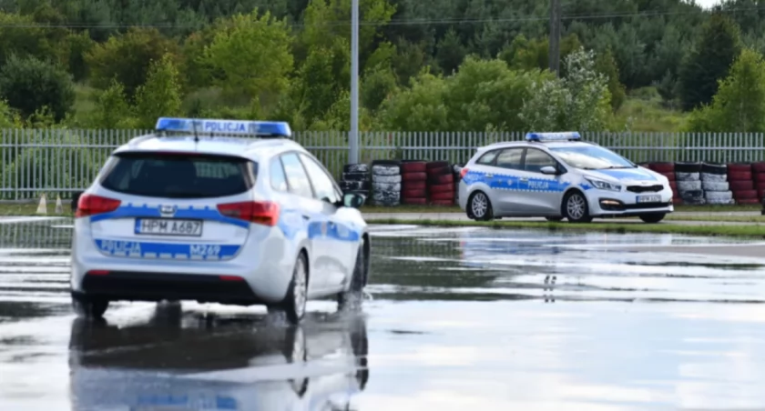 Policjanci z podlaskiego garnizonu szkolą techniki jazdy