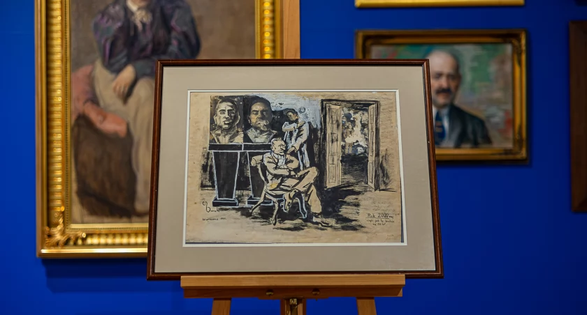 Kolaż „Alfons Karny siedzący w fotelu” zabytkiem miesiąca lipca w Muzeum Podlaskim