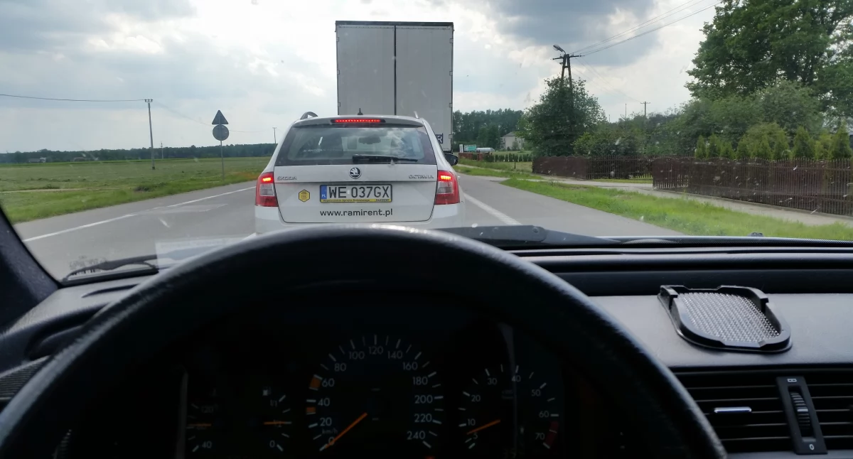 Polacy częściej zwracają uwagę na cenę niż markę i model samochodu