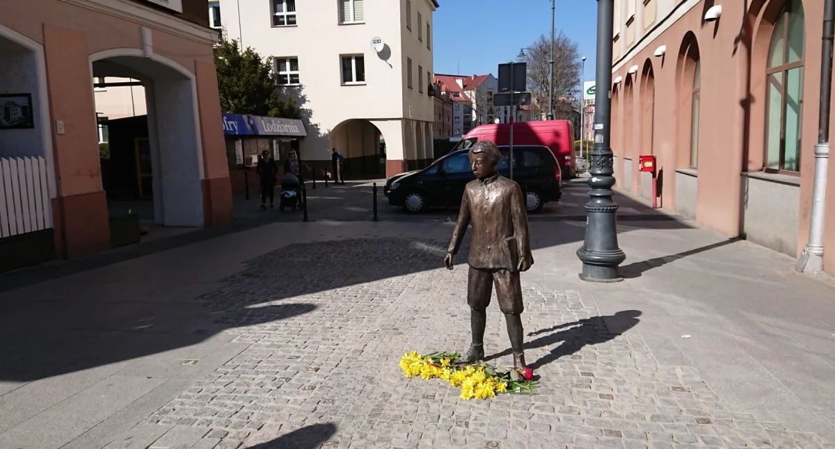Najprawdopodobniej w weekend ktoś zniszczył figurkę małego Zamenhofa