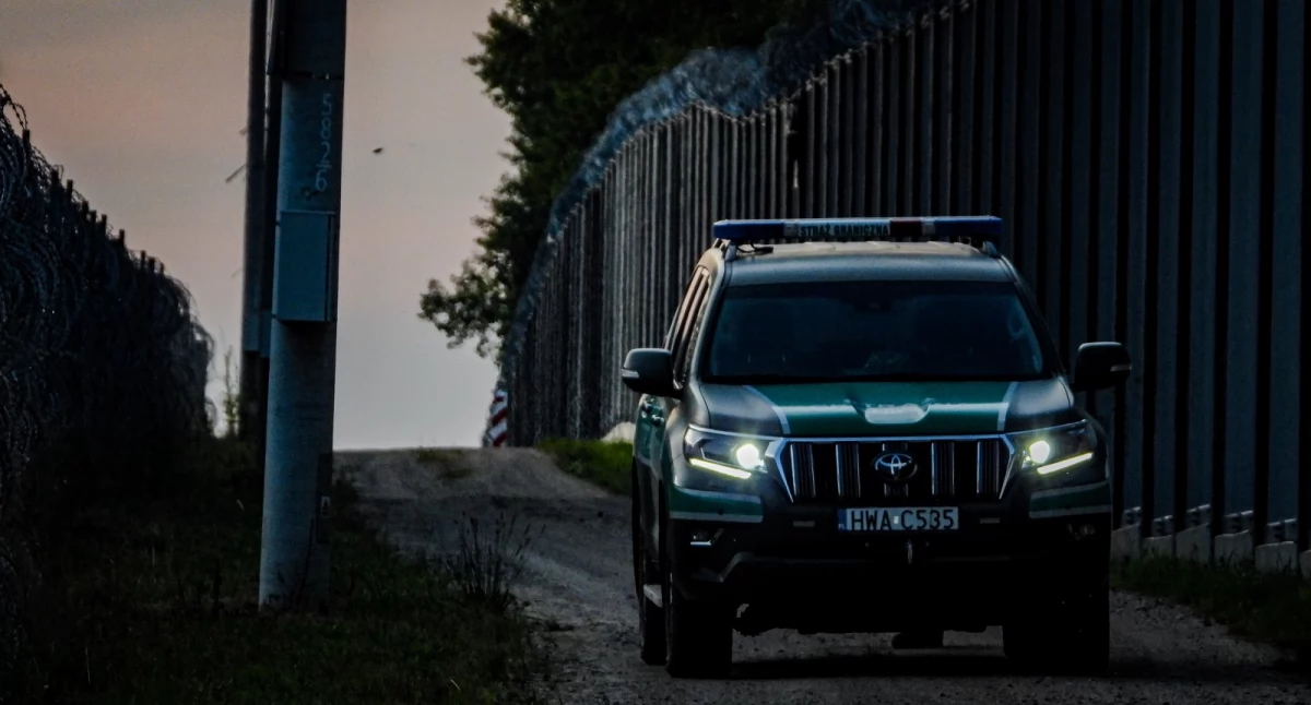 W czasie powodzi w Polsce Białorusini usiłują do Polski przepchnąć więcej nielegalnych migrantów