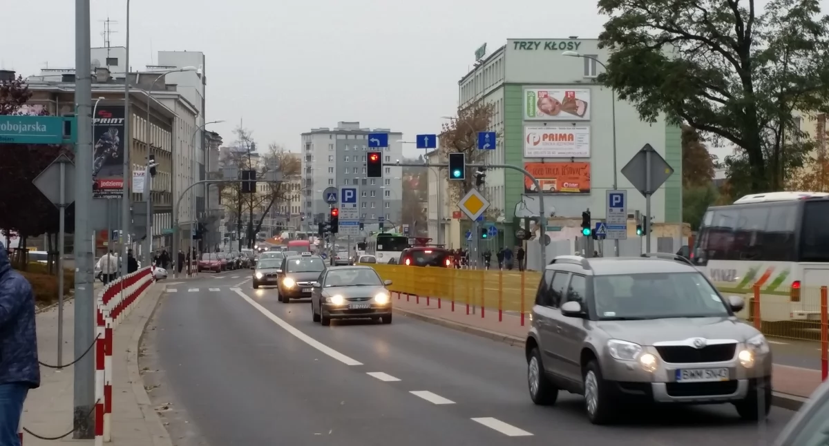 Nie tylko kierowcy mają obowiązki na drodze, piesi też