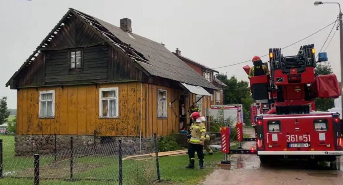 W czasie największych kataklizmów pogodowych zawsze na pierwszej linii są strażacy