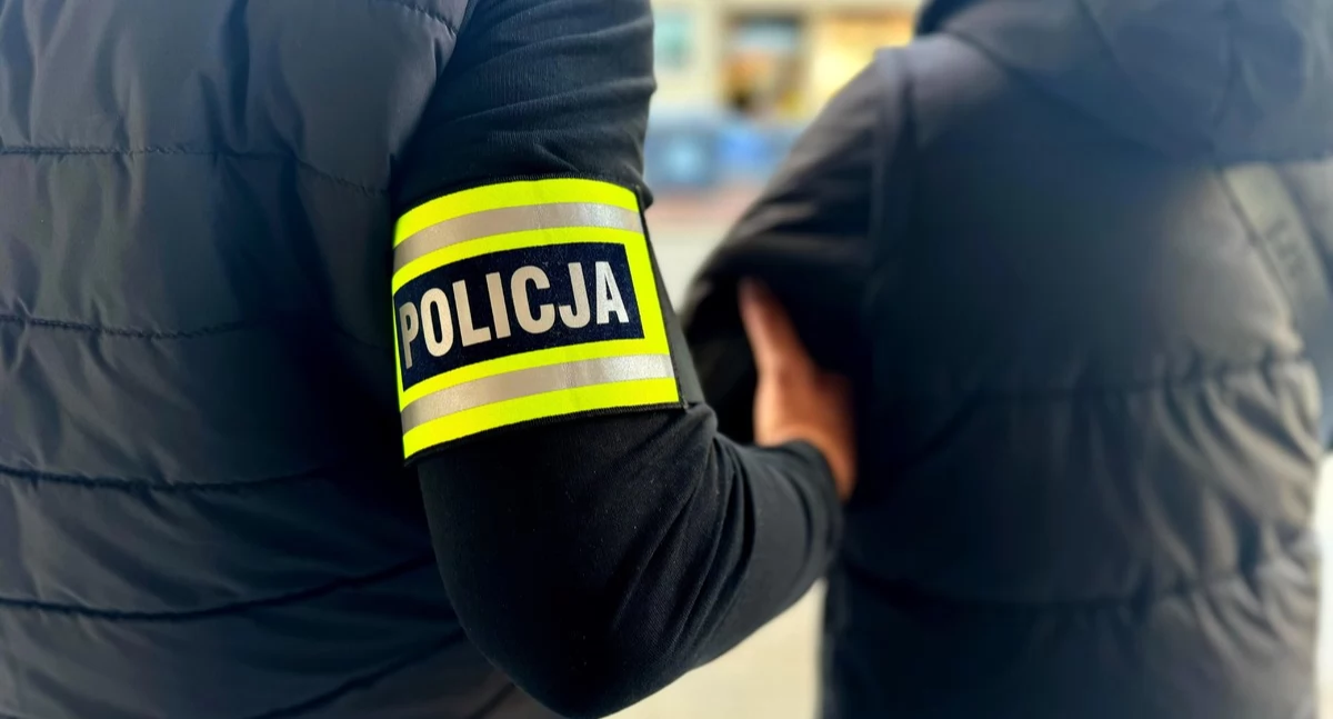 Seniorkę okradła opiekunka. Ukradzione pieniądze schowała pod wanną