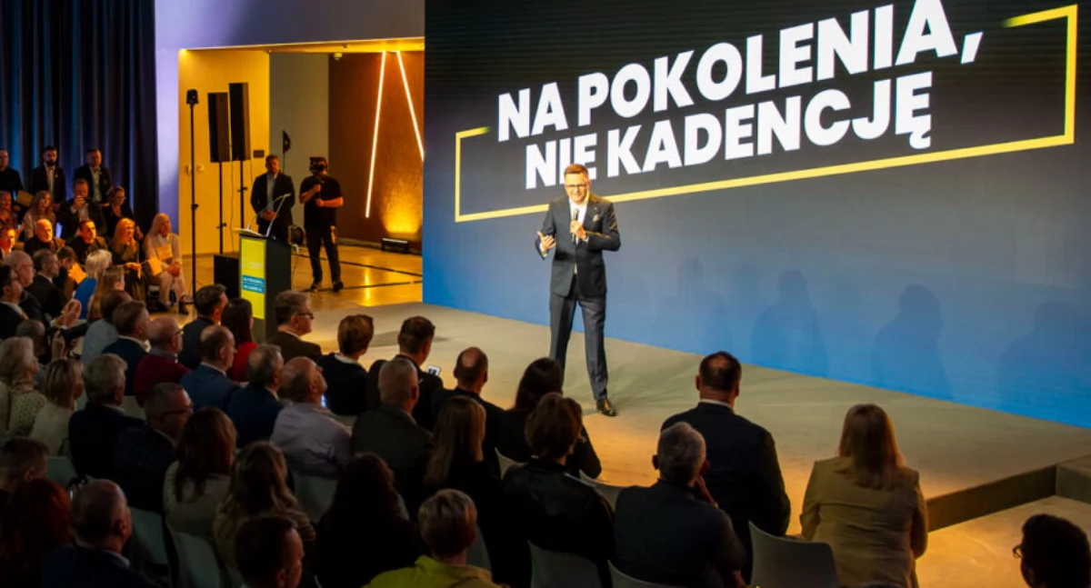 Coraz więcej krytyki spada na Szymona Hołownię i Polskę 2050