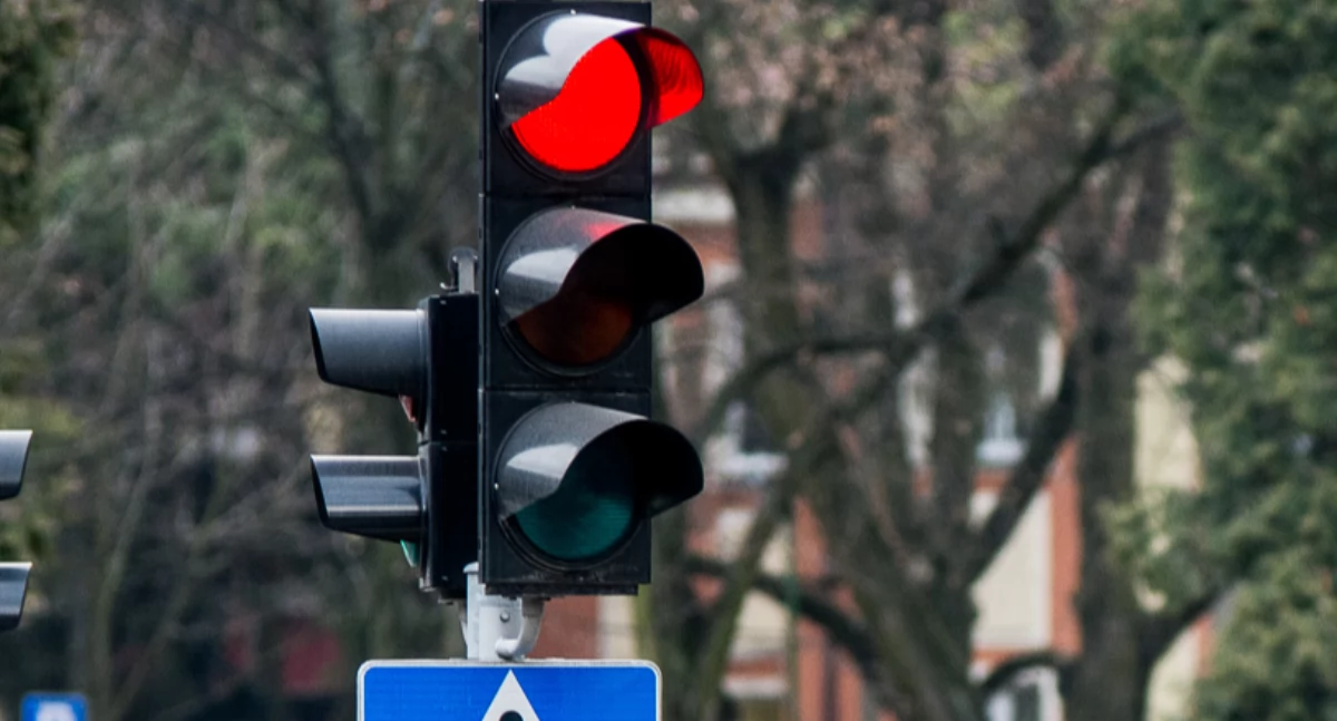 Setki zdjęć zrobiły kamery Red Light kierowcom przejeżdżającym na czerwonym świetle w Białymstoku