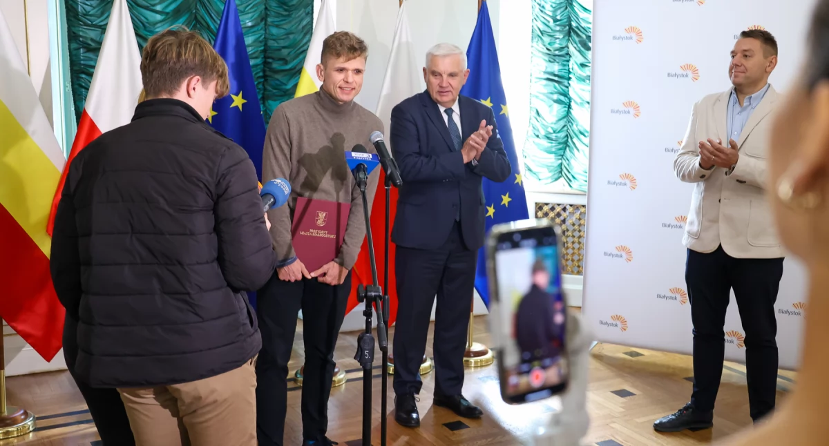 Niepełnosprawność nie przeszkadza mu zdobywać medali. Paweł Arciszewski z nagrodą