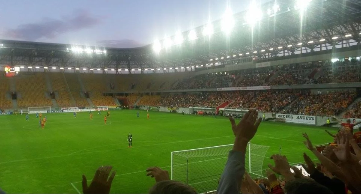 Derby żółto-czerwonych zakończone utrąceniem Korony. Jaga w górę na miejsce wicelidera listy