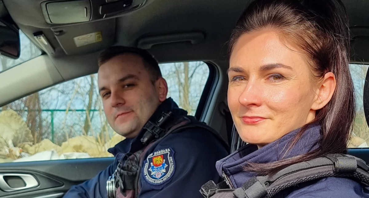 Starsza kobieta w środku nocy szła w koszuli nocnej ulicami Sokółki. Pomogli jej policjanci