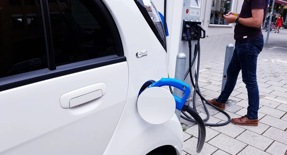Elektryki płoną. Trzeba nauczyć się je gasić