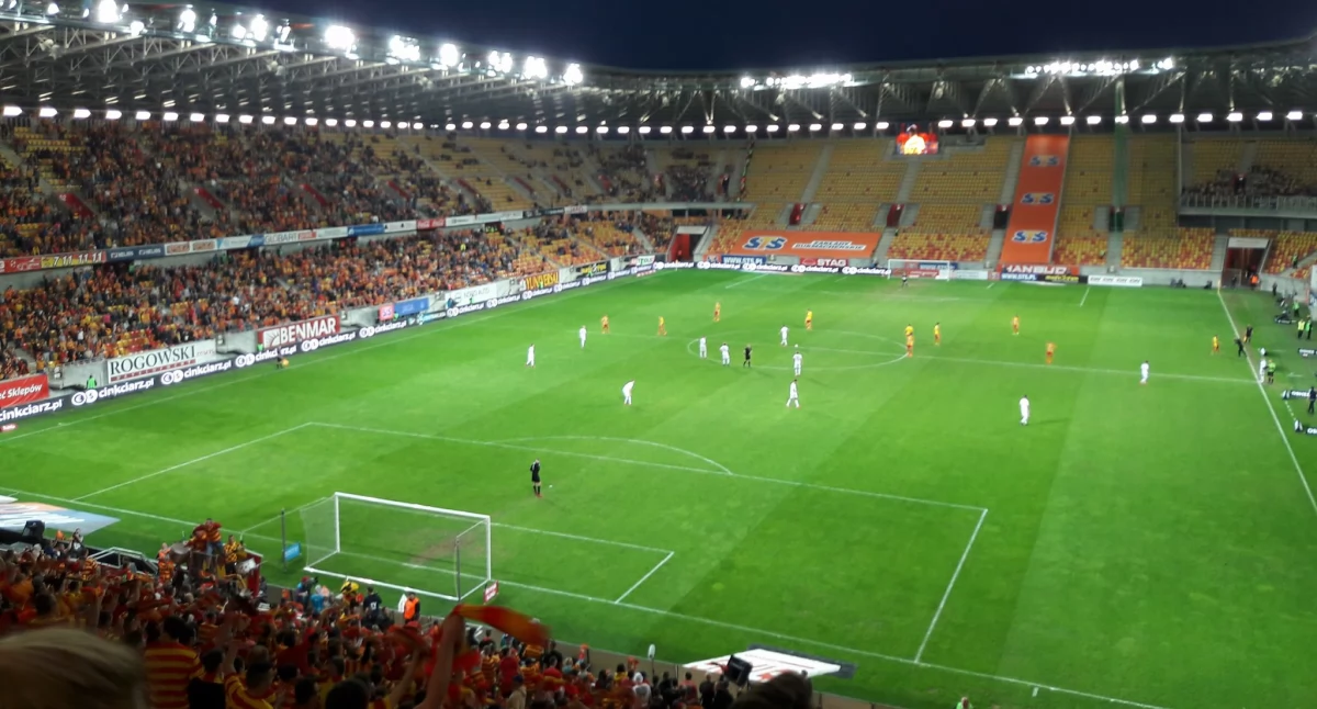 Zaskoczenie na stadionie na Słonecznej. Mistrz Polski remisuje z ostatnią drużyną w tabeli