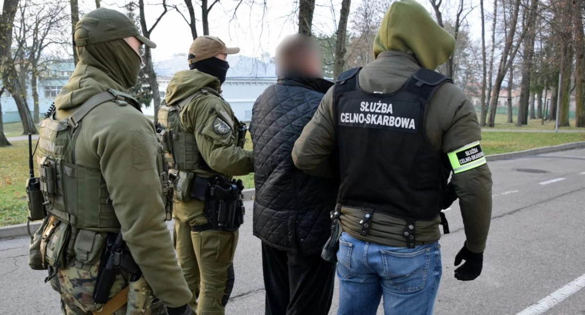 Połączone polskie służby rozbiły siatkę przestępczą zajmującą się przemytem papierosów