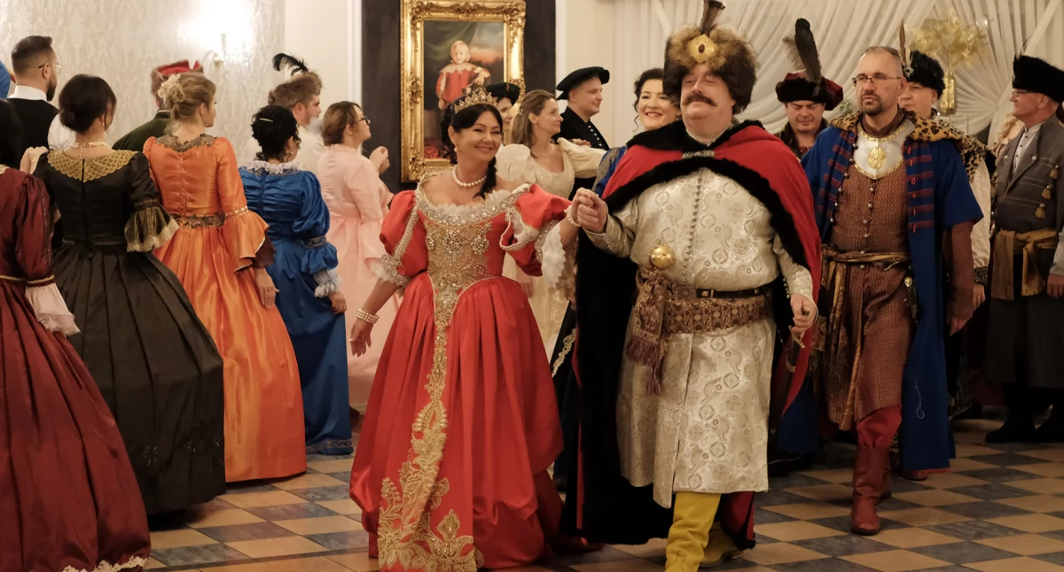 W Andrzejkowy wieczór podlaska husaria bawiła się na balu husarskim