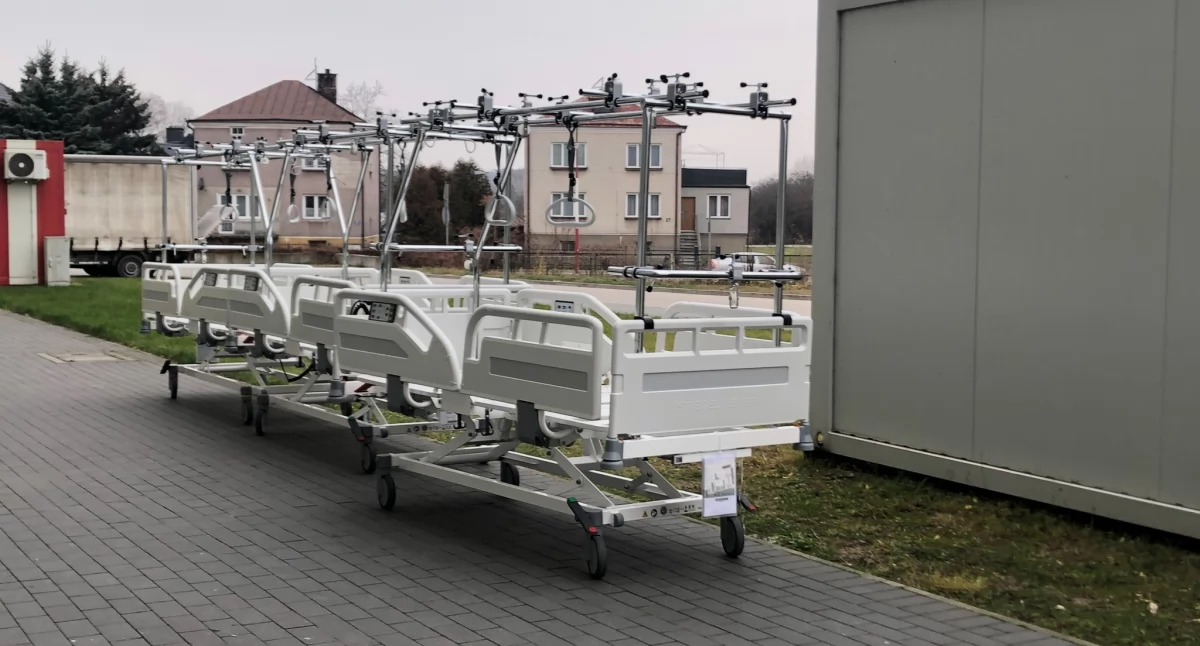 Do szpitala w Łapach dotarły łóżka. Będą służyć pacjentom ortopedii