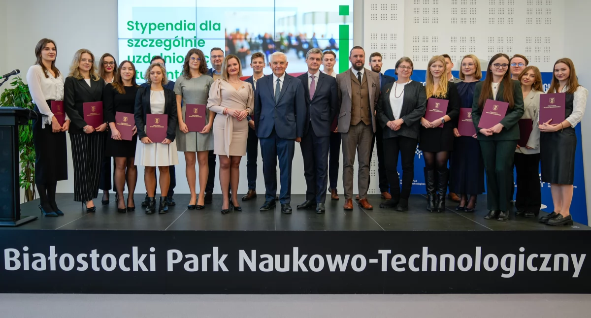 Prezydent Białegostoku przyznał stypendia 50 studentom