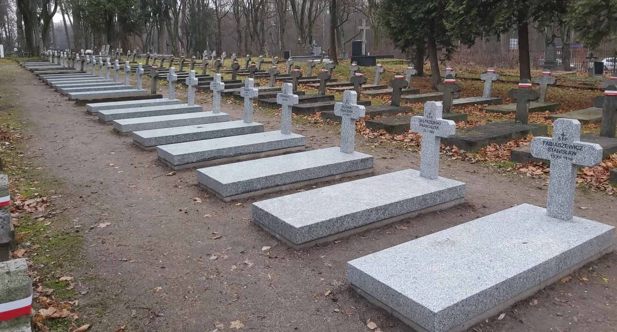Na Cmentarzu Wojskowym w Białymstoku wyremontowanych zostało 20 nagrobków
