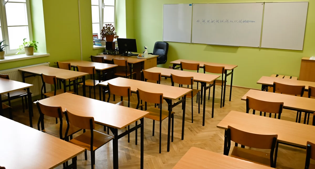 W uśmiechniętej Polsce jakoś nauczyciele przestali się uśmiechać. W naszym regionie też im miny zrzedły