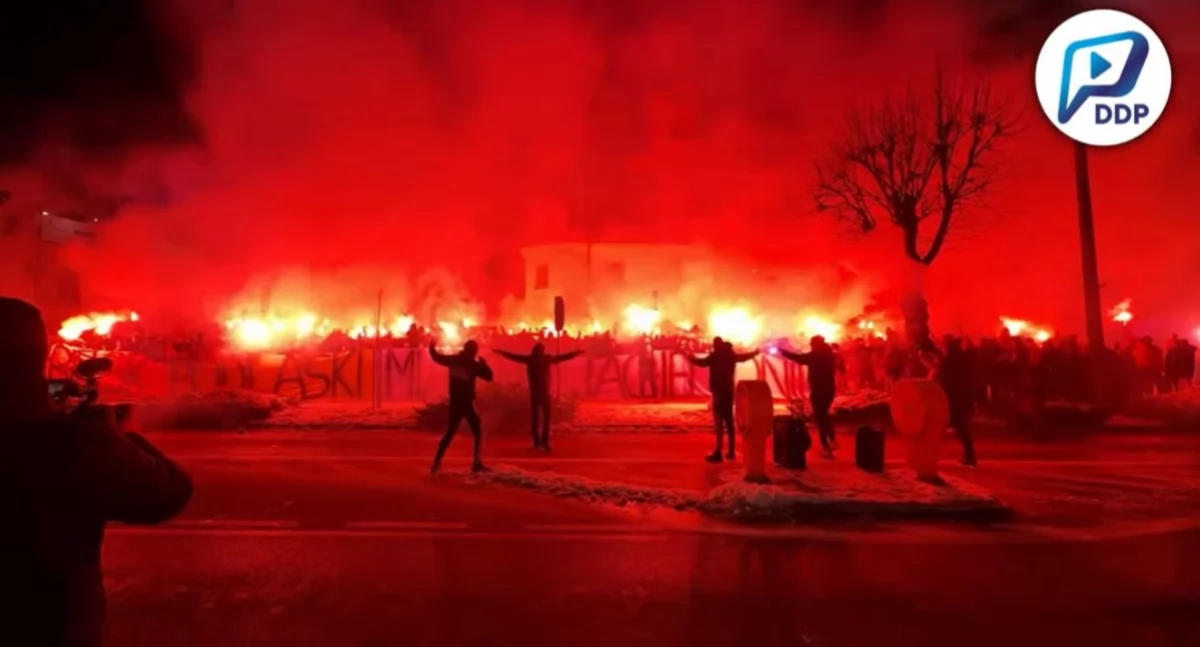 Żółto-czerwone racowisko w Bielsku Podlaskim. Zobaczcie jakie efektowne! (WIDEO)