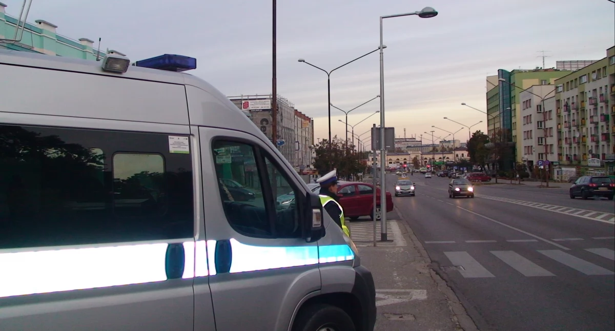 Policjanci zwrócili uwagę na kierowcę, który nie ustąpił pierwszeństwa pieszej. Mieli rację