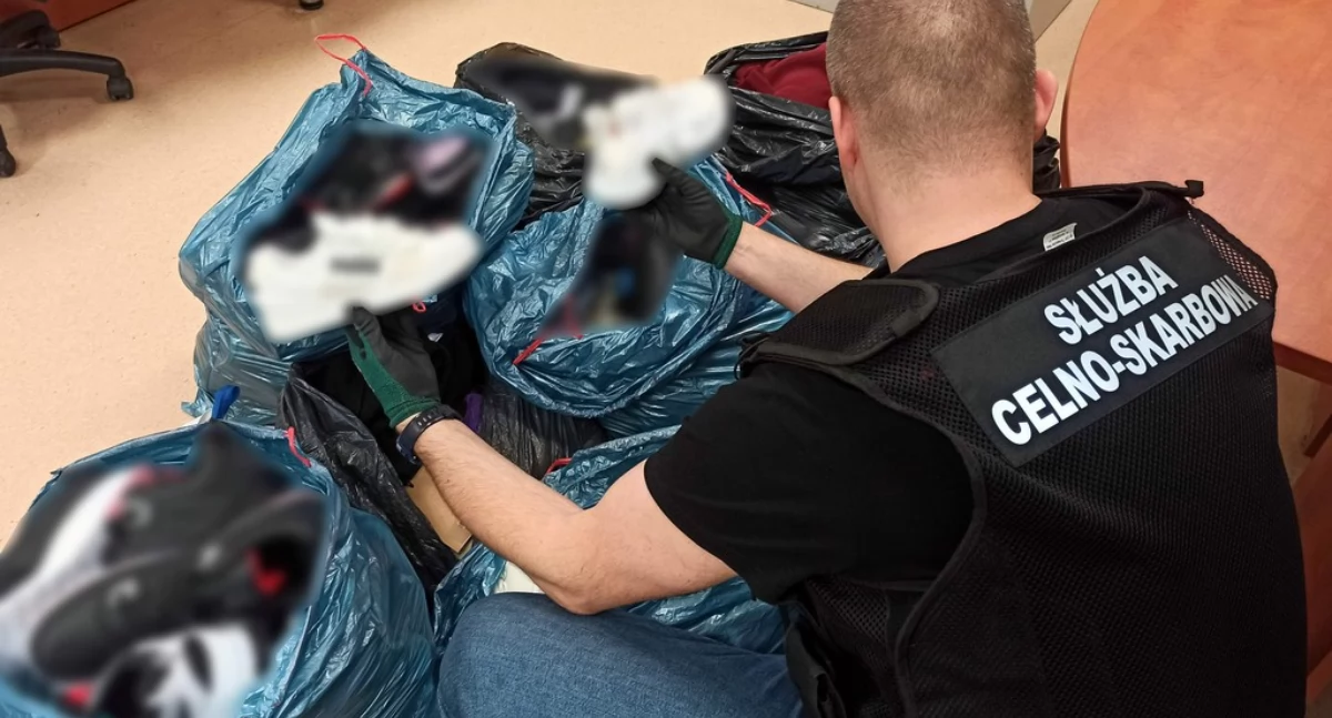 Na targowisku w Szczuczynie celnicy znaleźli podróbki towarów