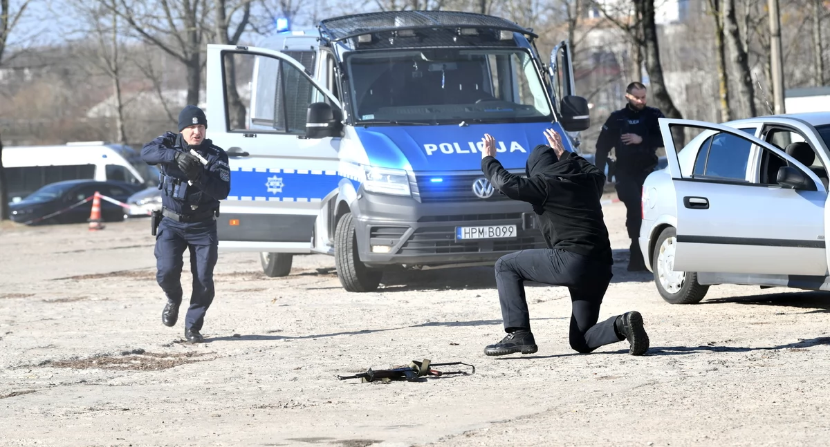 Na „Dzień Przedsiębiorczości” policjanci spektakularnie zachęcali do wstąpienia w szeregi Policji