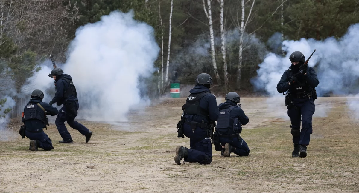 Uczniowie klas mundurowych przyglądali się z bliska pracy policjantów
