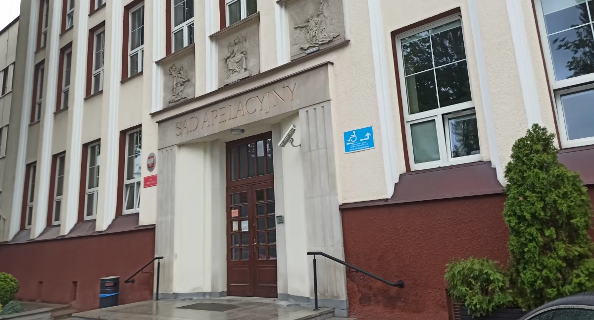 Za niesłuszne zatrzymanie żołnierze będę musieli zapłacić po 10 tys. zł dziennikarzom fotografującym ich obozowisko