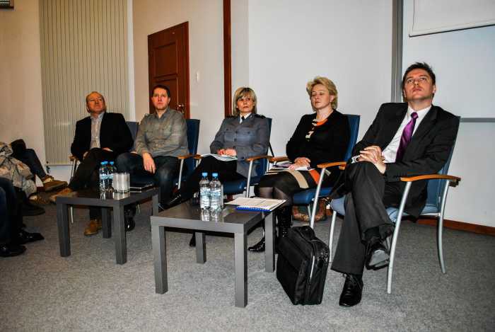 Powszechny dostęp do broni - tak, czy nie?