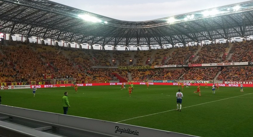 Jagiellonia kontra Stadion Miejski: Żeby trawa była zielona 