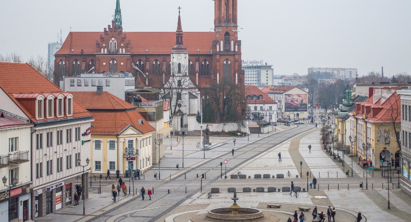 Czy samorządowcy faktycznie bronią demokracji?