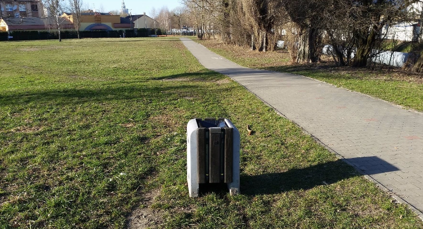 Kosze na śmieci szybko się pojawiły