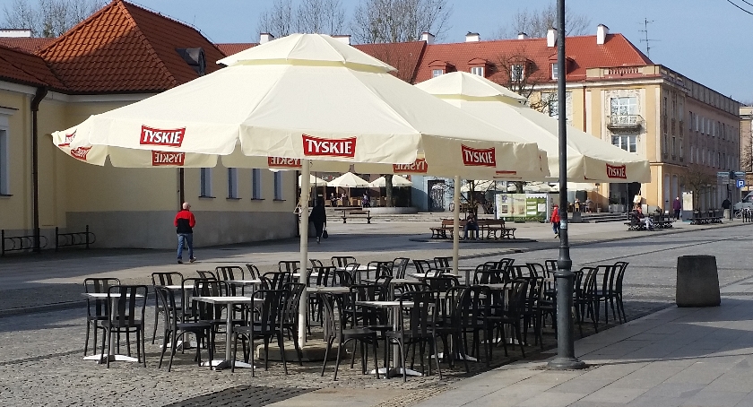 Na Rynku Kościuszki już ponad tydzień temu pojawiły się pierwsze ogródki