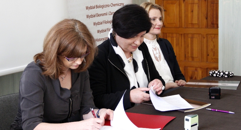 Klasa biologiczno-chemiczna w IV LO w Białymstoku z patronatem UwB