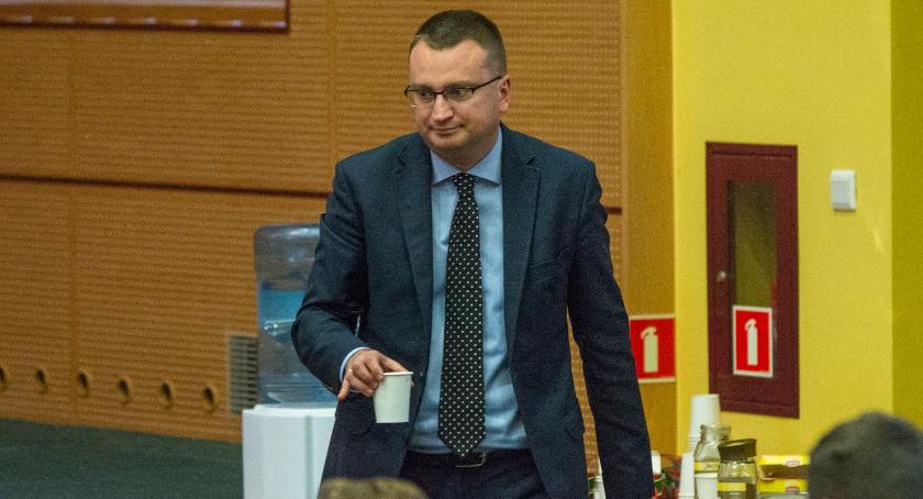 Wyszło tak, że radny tłumaczył decyzję prezydenta