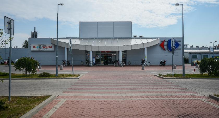 Sieci handlowe płacą już więcej swoim pracownikom 