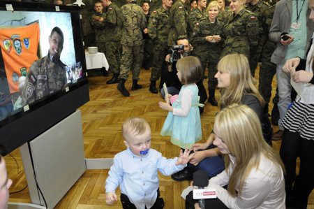 Żołnierze mogli złożyć życzenia rodzinom. Za pomocą videotelemostu
