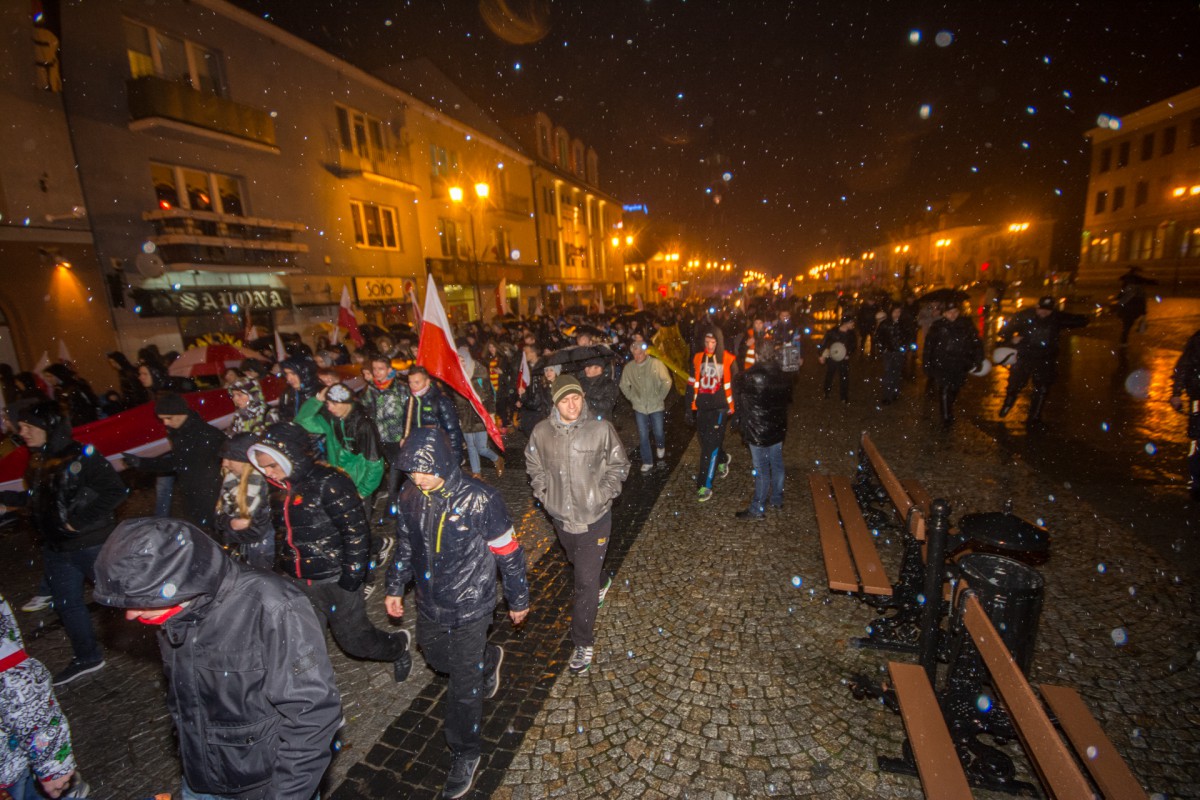 Białostocki Marsz Niepodległości w strugach deszczu (zdjęcia)