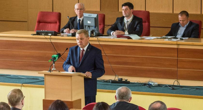 Walczy o podwyżkę, choć należy do grona najbogatszych w kraju 