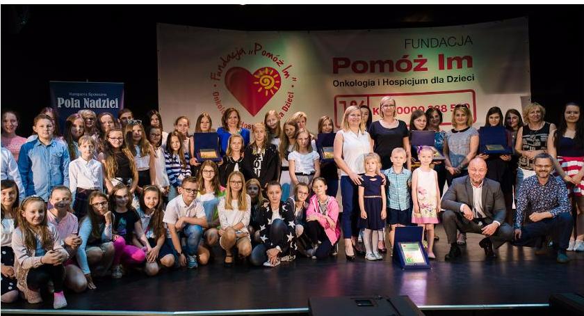 Pola Nadziei zakwitły tysiącami żonkili 