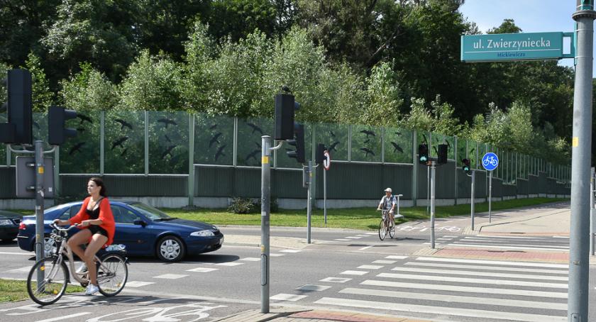 Zwierzyniecka z nowym odcinkiem drogi rowerowej