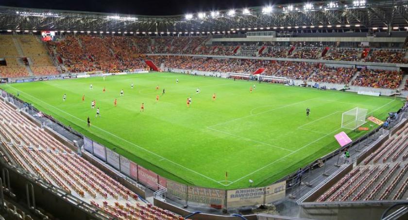 Fabryka na Stadionie Miejskim. Kiedy pojawi się Biedronka i kaplica?